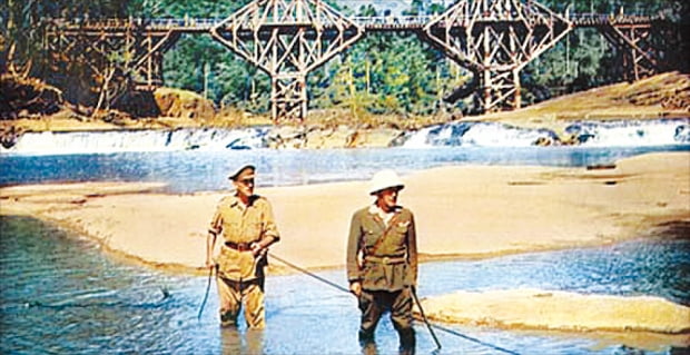 영화 ‘콰이강의 다리’의 한 장면. 