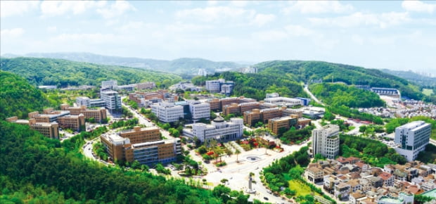 단국대학교, 신설 융합반도체공학…수능 성적으로 25명 선발