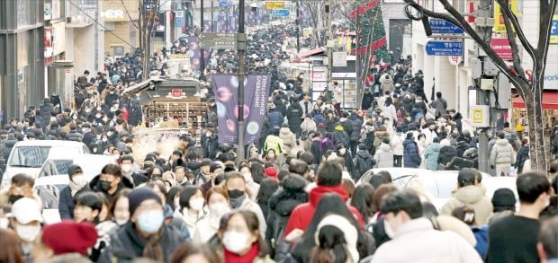 [포토] 활기 찾은 성탄절 명동 