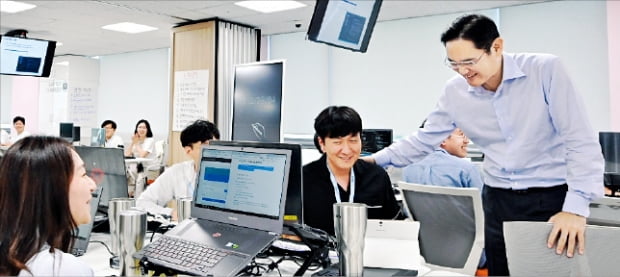 서울 강남구 ‘삼성청년SW아카데미’ 교육생들이 소프트웨어 교육을 받고 있다.    삼성전자 제공 