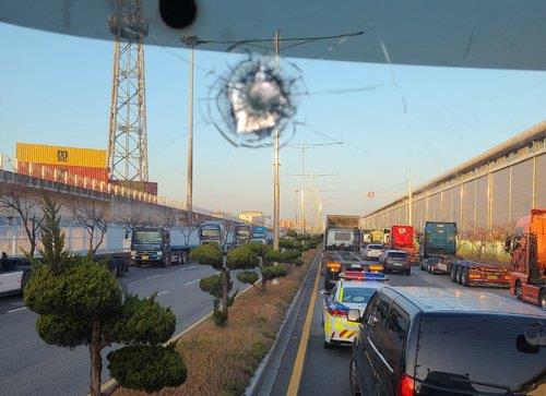 쇠구슬 쏜 혐의 화물연대 노조원 체포…"새총 추정 기구 사용"(종합)