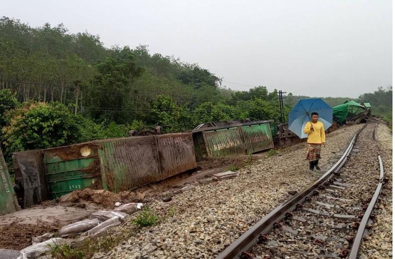 태국 남부서 철로 폭탄 테러…화물열차 탈선 사고