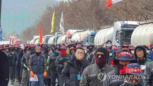 민주노총 화물연대 총파업 독려에도…열기 저조·물류 수송 재개(종합)