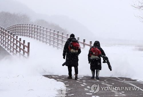 강원 맑다가 구름 많아져…당분간 강추위 기승