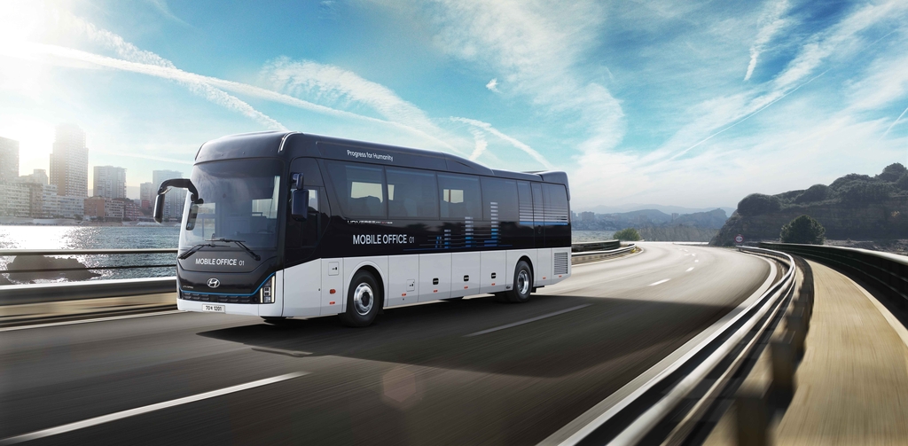 버스가 사무공간으로…현대차, 유니버스 모바일 오피스 출시