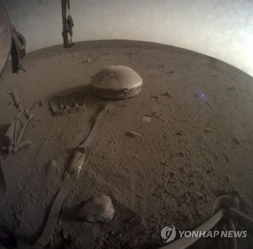 美 화성탐사선 '인사이트' 가동 중단…4년 만에 임무 종료