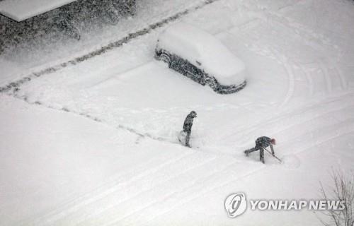 최강 한파에 기록적 폭설…퇴근길도 차량 엉금엉금(종합2보)