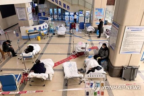 '코로나 사망자' 급증에 중국 장례 서비스 중단…"화장만 하라"