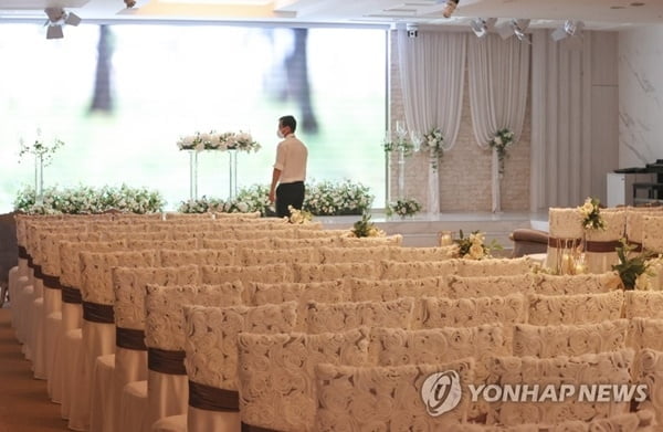 결혼 꺼리는 한국…신혼부부 10쌍 중 9쌍 "빚 있다"
