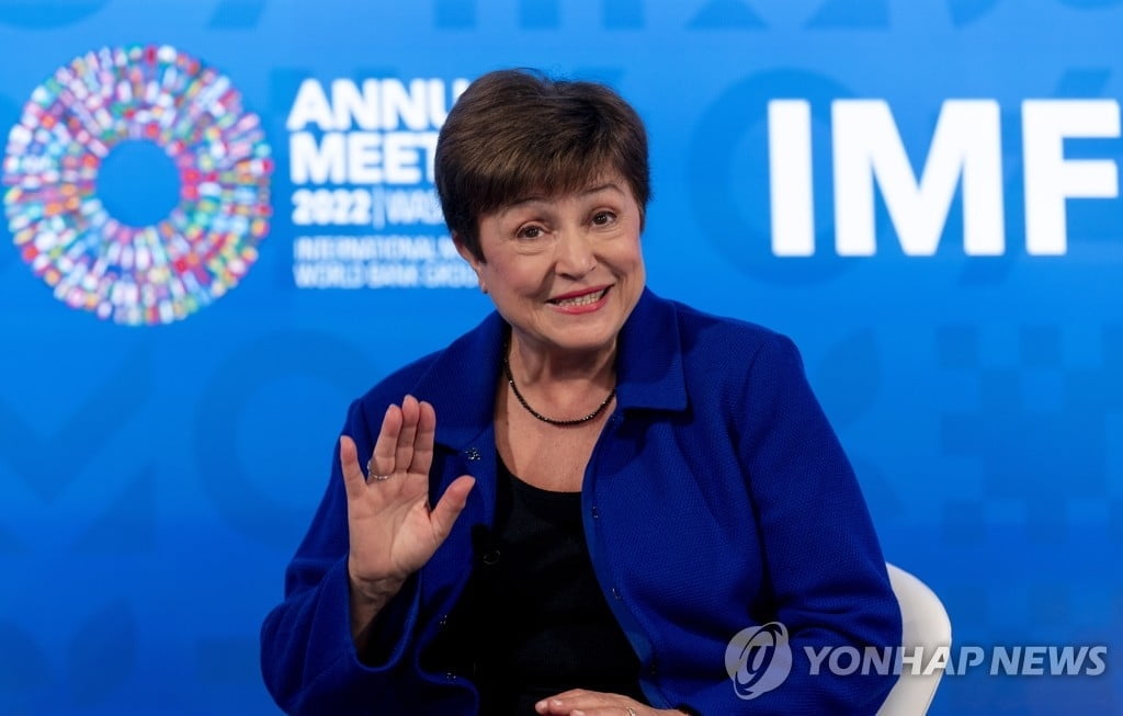 IMF "중국, 방역 완화로 내년 경제성장 둔화 가능성 커"