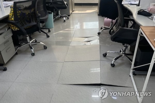 사무실 바닥이 '쩍쩍'…광주 6층 빌딩 건물 강도검사