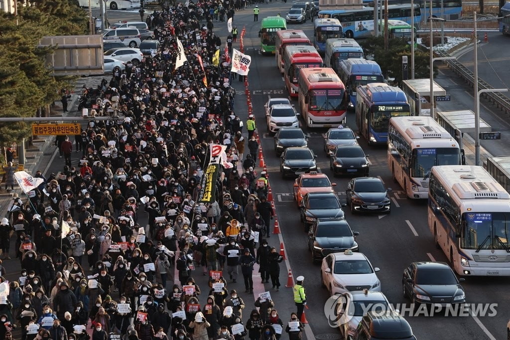 성탄절 앞두고 서울 도심서 대규모 집회…"교통 혼잡 예상"