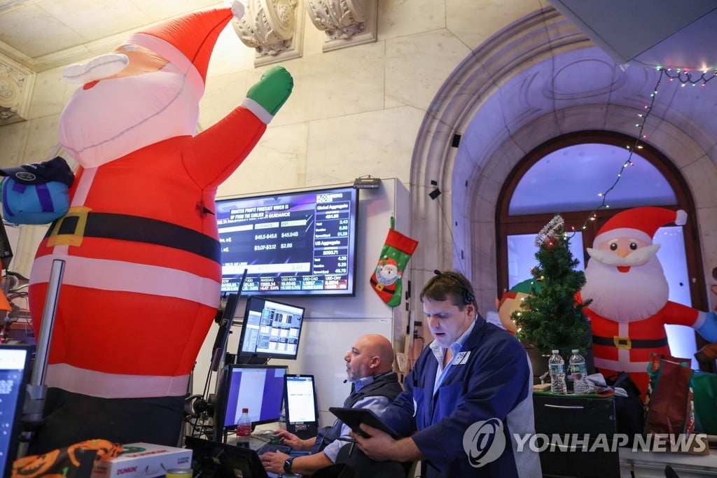 "산타는 북극으로"…S&P 5천 간다던 올해 초 전망 틀렸다