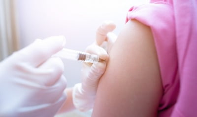 영국, 4세 이하 화이자 백신 승인…미국에도 긴급사용신청