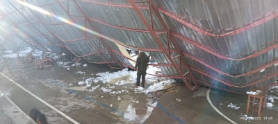 쏟아진 우박에...볼리비아 졸업식장 지붕 붕괴로 7명 숨져