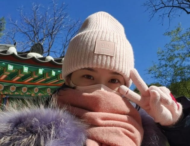 박은빈, 핑크로 도배했네…추위에 꽁꽁 가리고 눈만 빼꼼