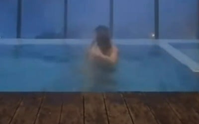 조예영♥한정민, 풀빌라 온수풀에서 포옹+장난 "누드톤 수영복 입었어요"