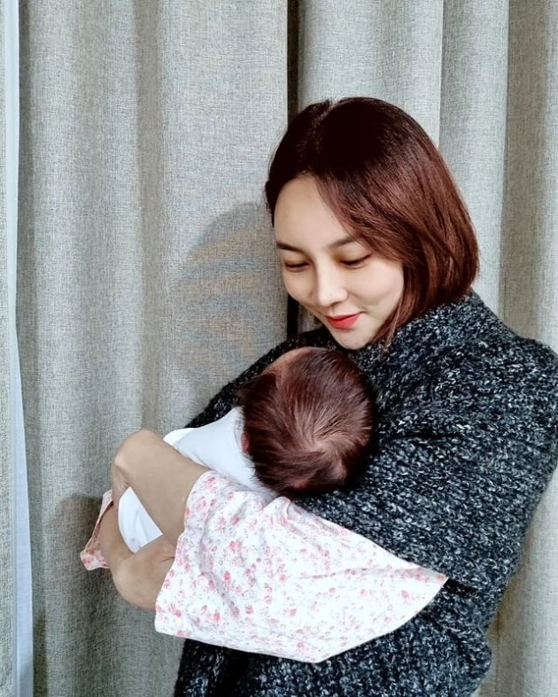 '1살 연하♥' 서영, 출산 후 일주일만에 -10kg "영혼 갈아 넣는 남편 덕"