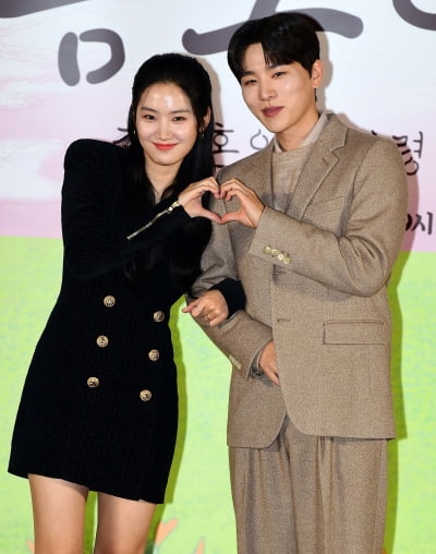 [TEN 포토] 박주현-김우석 '따뜻한 커플'