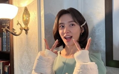 박지현, 카메라 밖 '귀요美' 가득 매력…밝은 미소의 '재벌집 형수님'
