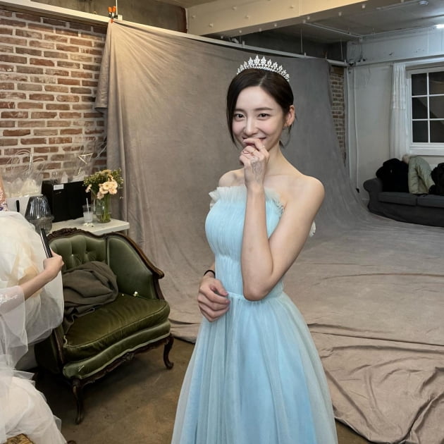 박지현, 쇄골 라인 돋보이네…'재벌집' 며느리의 고져스한 드레스 자태