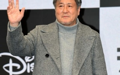 [TEN 포토] 최민식 '25년만에 시리즈 출연'