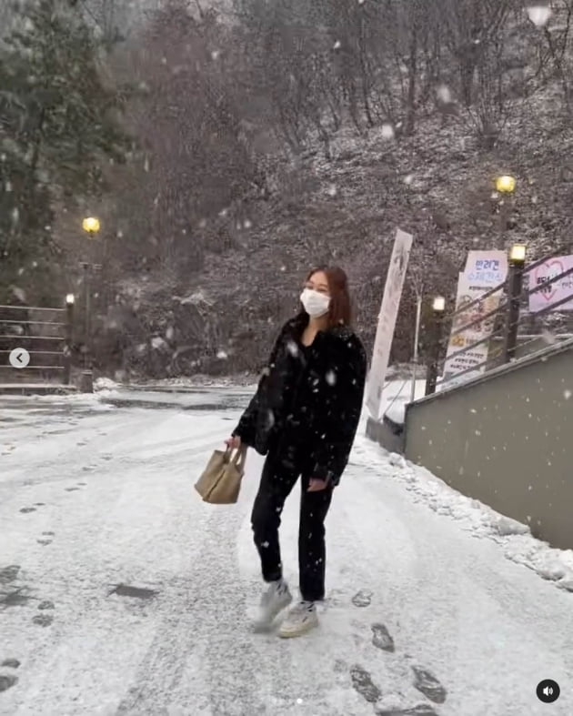 '강경준♥' 장신영, 눈 내리는 날 신난 애둘맘…빵 앞에선 치솟는 광대