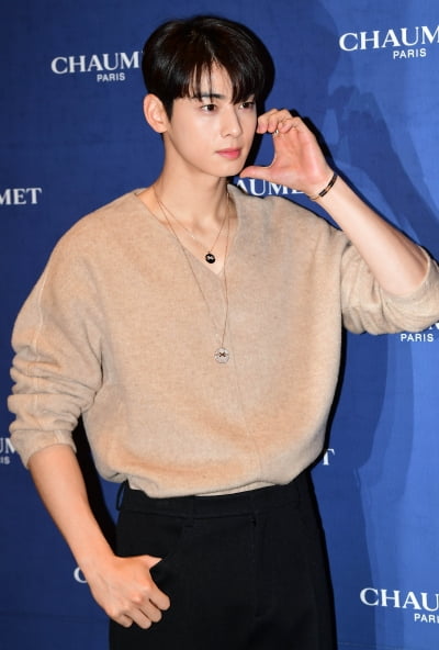 [TEN 포토] 차은우 '매력적인 볼하트'