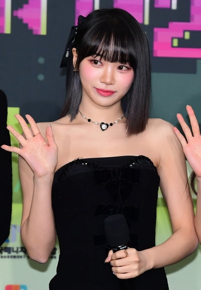 [TEN 포토] 르세라핌 김채원 '눈부신 오프숄더'