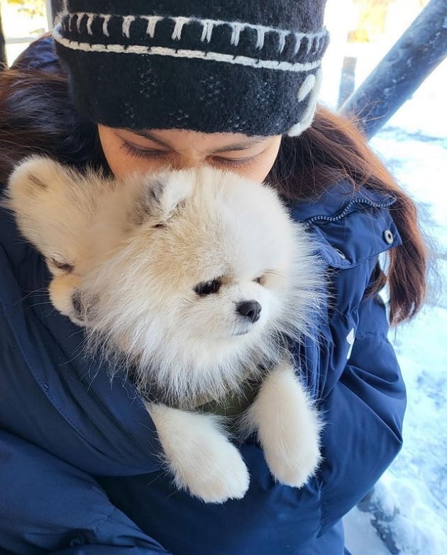 고소영, ♥장동건 보다 반려견? 털 눌릴 정도로 격한 '뽀뽀'