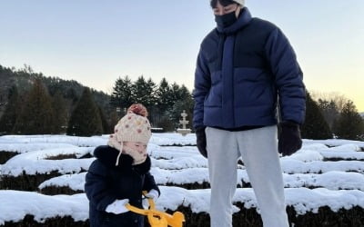 '딸 바보 아빠' 윤남기 "추워서 눈오리고 뭐고"…강추위에도 딸 위한 눈오리 만들기