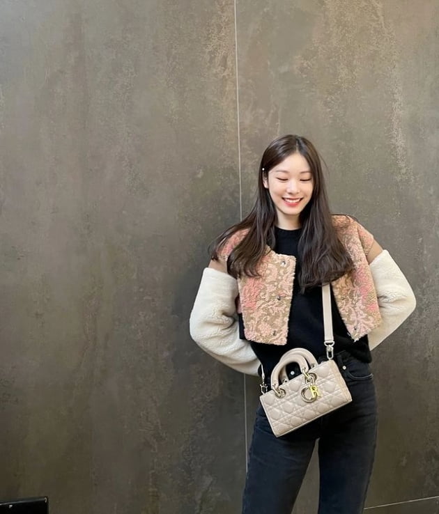 '고우림♥' 김연아, 680만원 D사 가방 선물 받고 활짝…아우라 넘치는 여왕의 자태