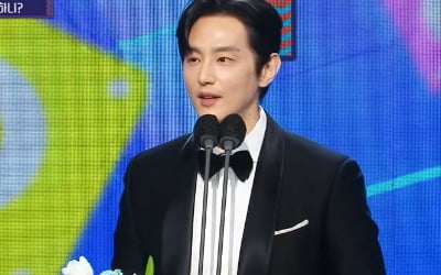 '락토프리남' 권율, 'MBC 연예대상' 트로피 거머쥐었다…"신인상 노리고 왔는데"