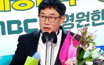 [MBC방송연예대상] 이경규 공로상 "난 받을 자격 있다"…유재석 '기립 박수'