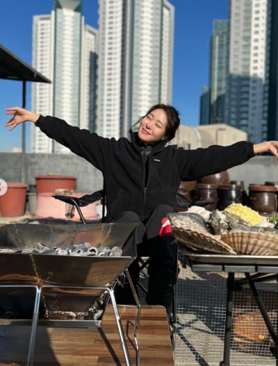 미자♥김태현, 남의 집 옥상서 숯불 조개구이 먹방 "30대 마지막 만찬"