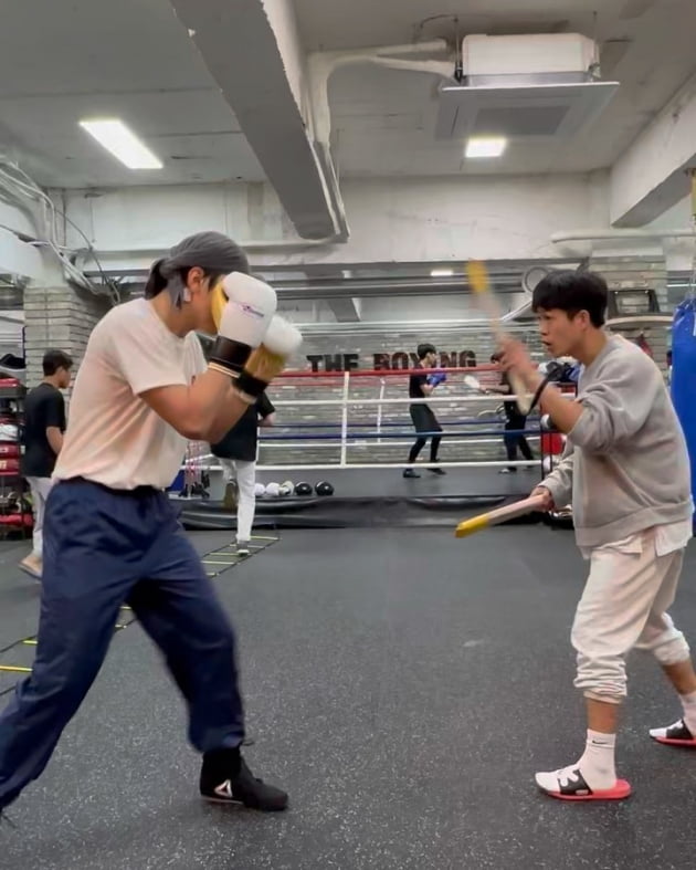 정용화, 강력한 훅·잽 날리네…간만에 한 복싱에 진심