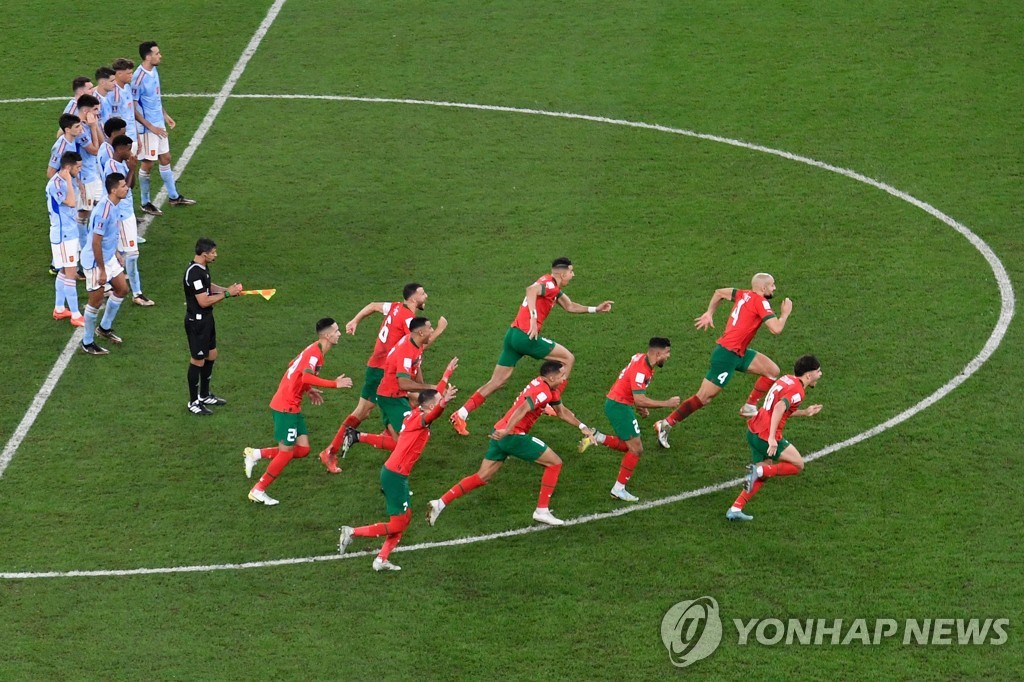 [월드컵] 또 승부차기로 침몰한 무적함대…반복되는 스페인의 잔혹사