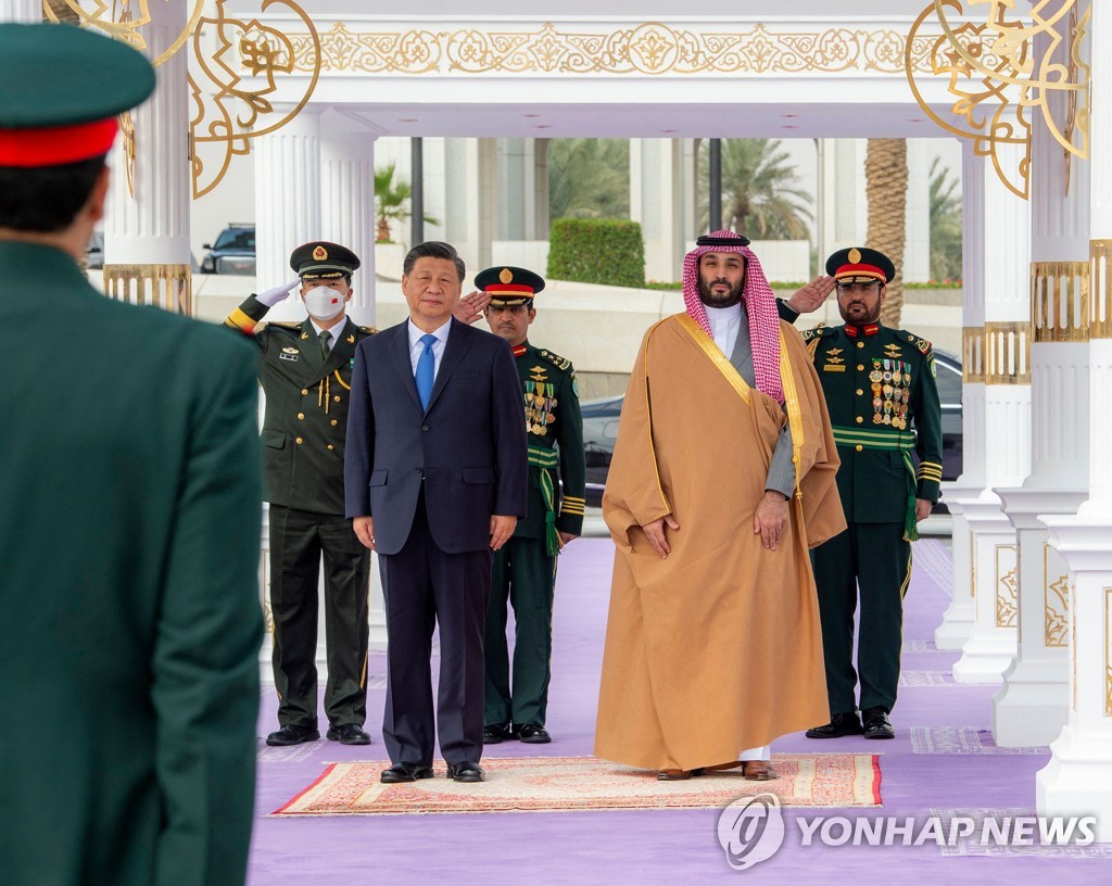 '전투기 의전' 이어 왕궁서 사열…빈살만, 시진핑 성대히 환영
