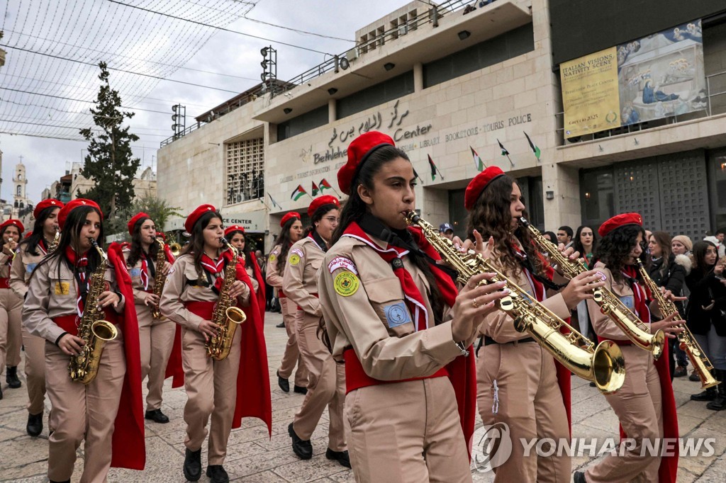 [월드&포토] 3년만에 활기 되찾은 베들레헴의 크리스마스