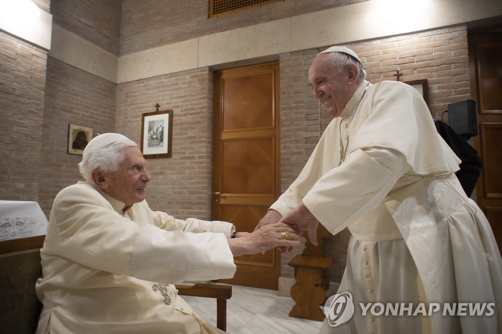Fundamentalistas sabem quando renunciar, ex-papa Bento XVI