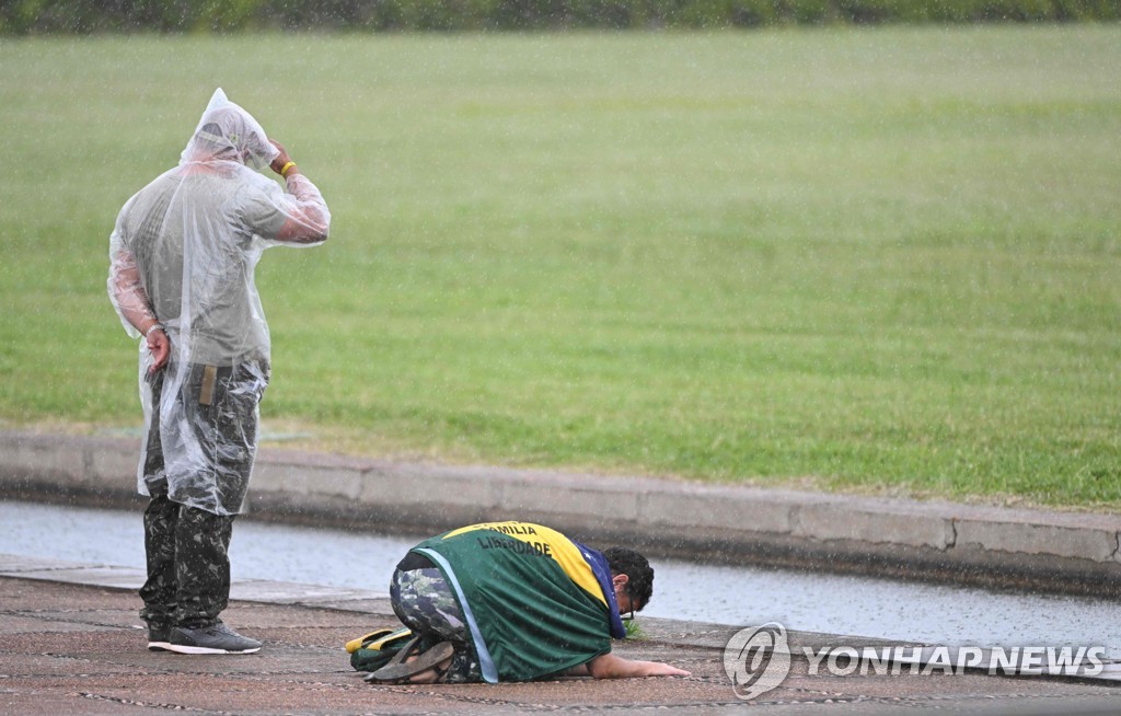 '퇴임 코앞' 브라질 대통령 미국행…룰라 취임식 불참