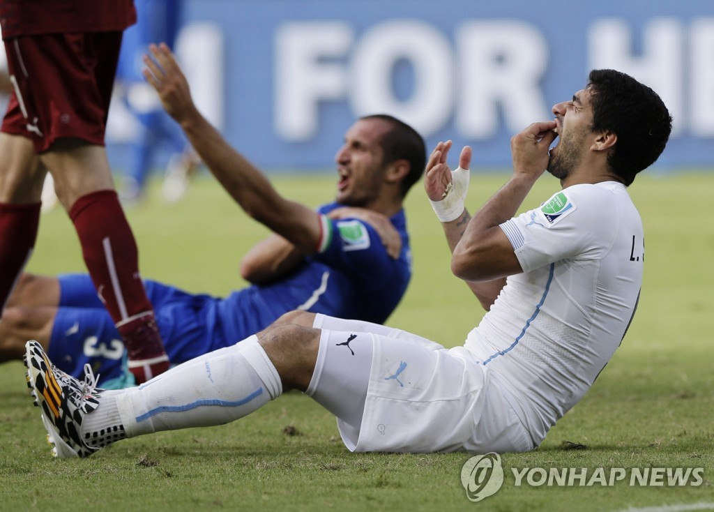 [월드컵] '신의 손' 사건에 수아레스 "레드카드 받았잖아…사과 안 해"