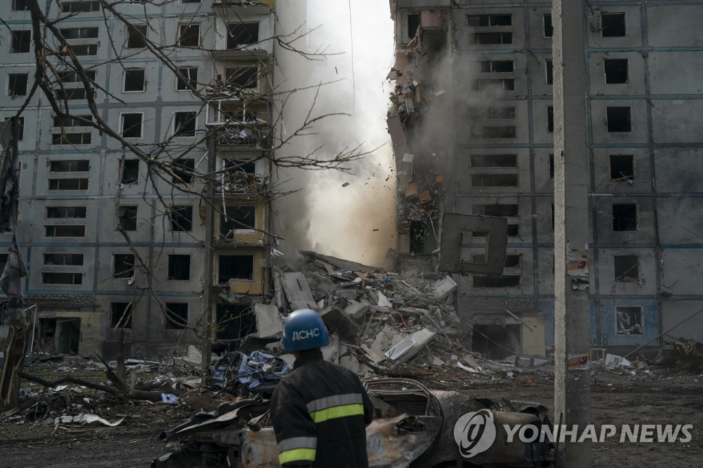 러, 유가상한제 시행일에 우크라 공습…2명 사망·정전 속출