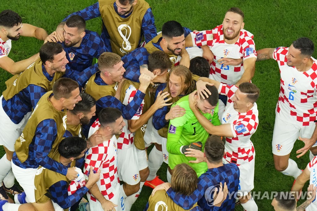 [월드컵] 집념의 크로아티아, 승부차기서 또 웃었다…일등공신 리바코비치