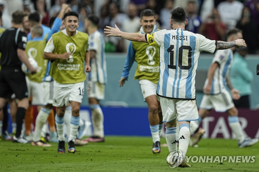 [월드컵] 엇갈린 남미 스타들의 희비…네이마르 울 때 메시는 우승에 성큼