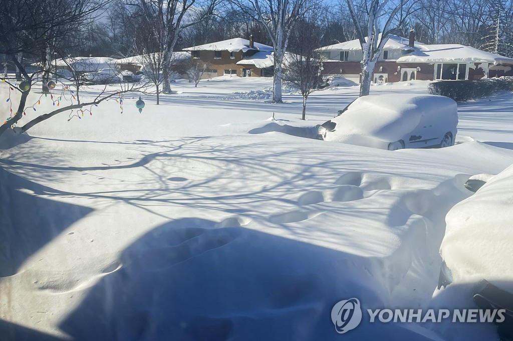 역대급 혹한 크리스마스…美 겨울폭풍에 30명 사망·무더기 결항