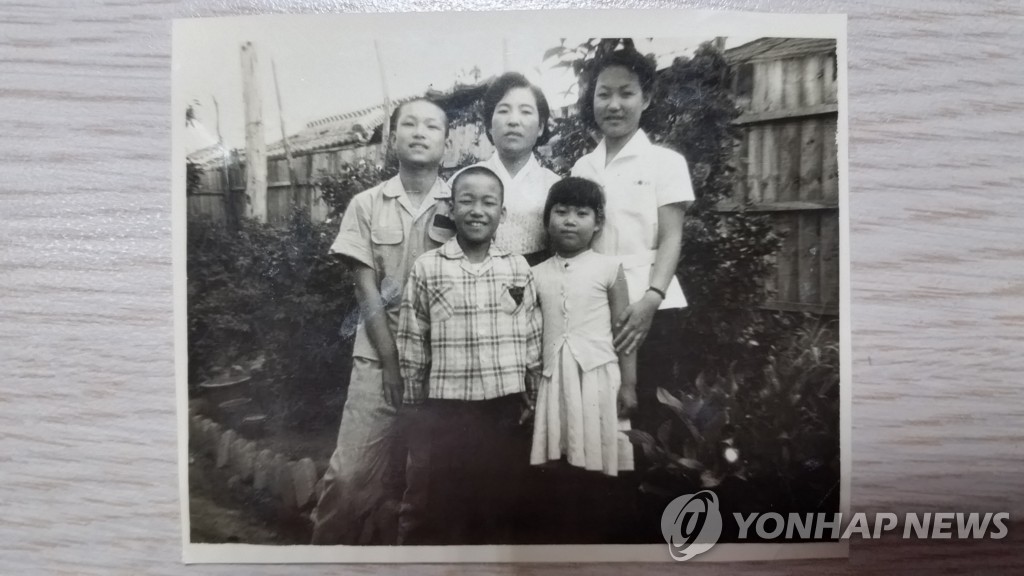 [삶] 시인 정호승 "한국서 정치만 낙후…자기들 집단이익만 추구"