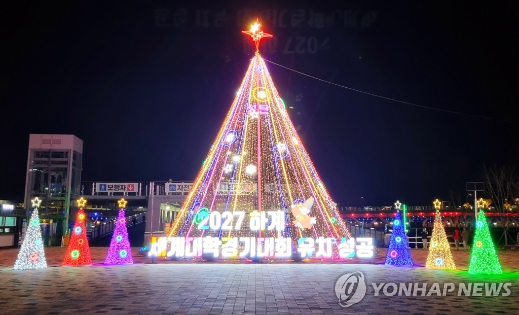 한파·폭설 전국 행락지 한산…남부지방 제설작업 '비지땀'