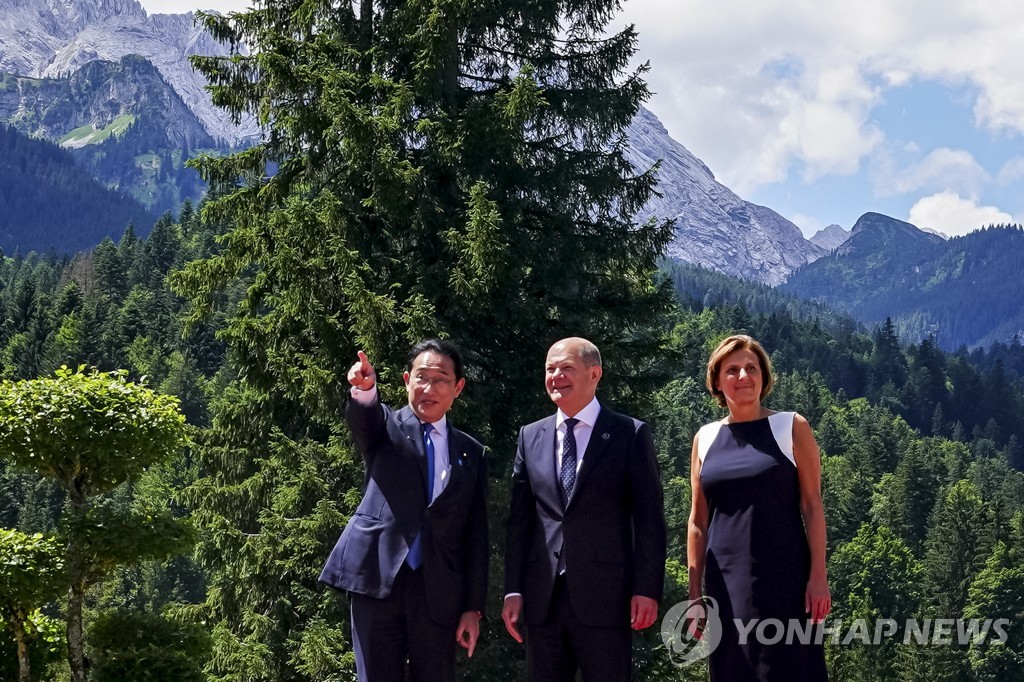 "기시다, 다보스포럼 참석 검토…바이든과 나가사키 방문 조율"