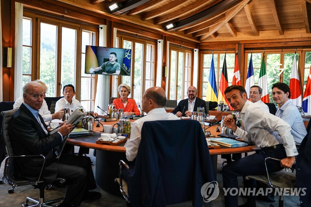 마크롱, 푸틴과 곧 통화…우크라 종전협상 의지 타진